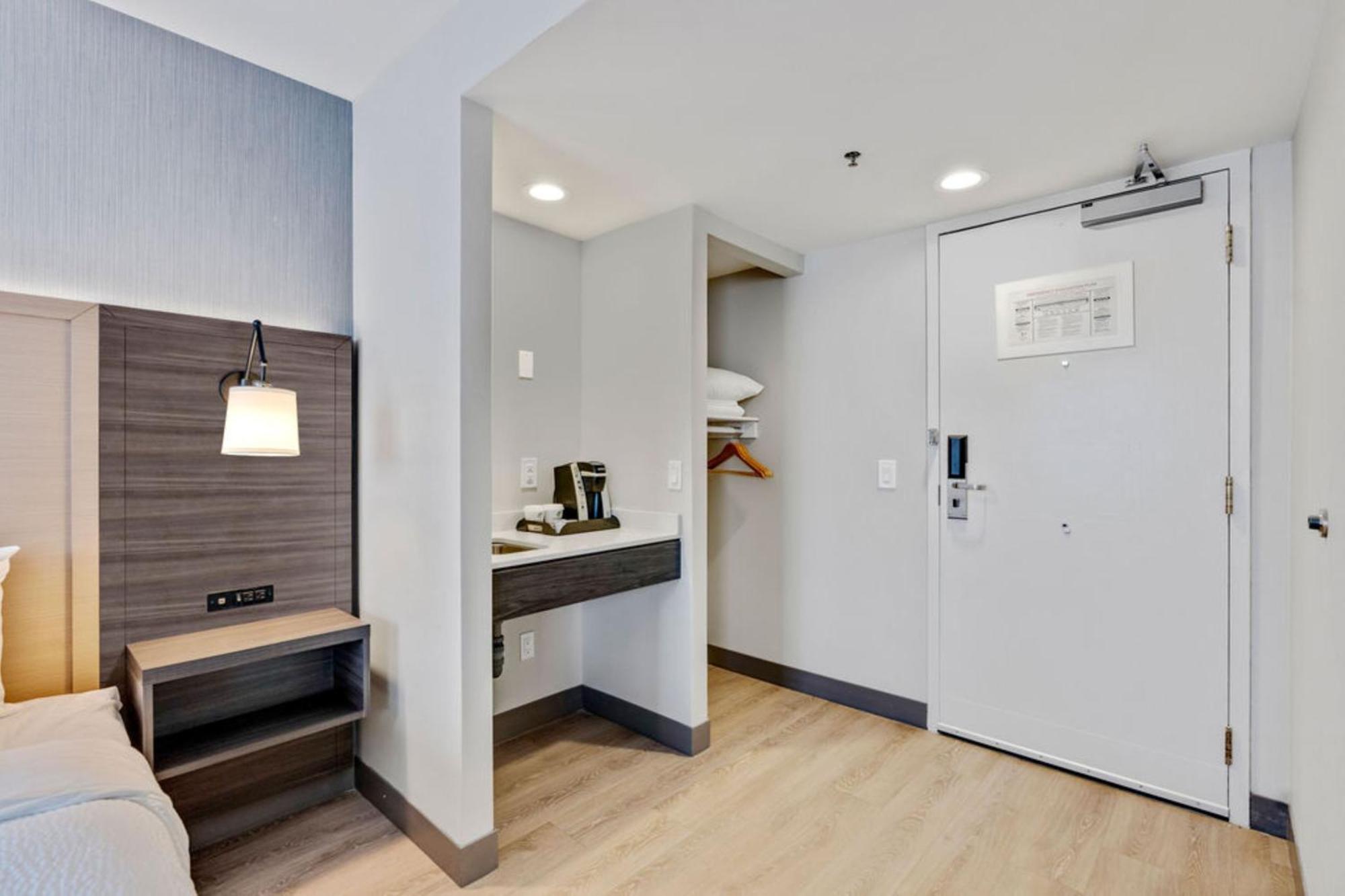 Holiday Inn & Suites Ottawa Kanata By Ihg Экстерьер фото